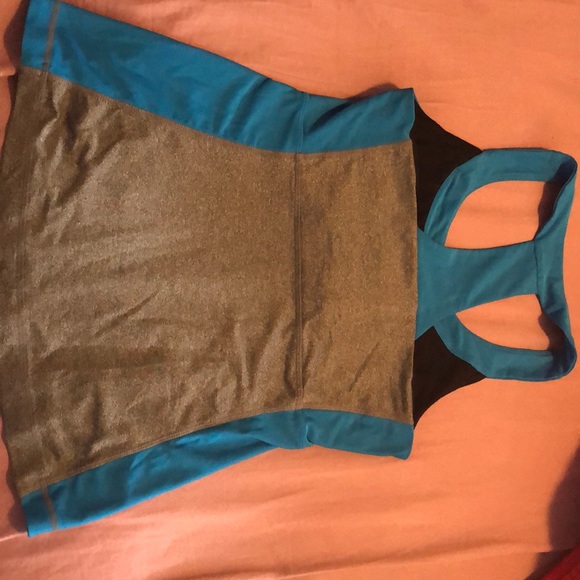 Vogo Athletica Top w/built-in bra - Picture 4 of 5